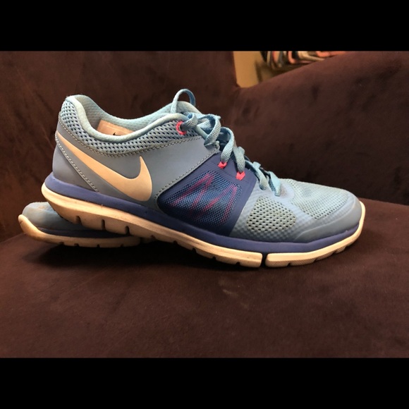 Nike shoes - Picture 3 of 5
